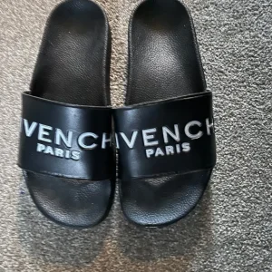Ladies size 5 sliders