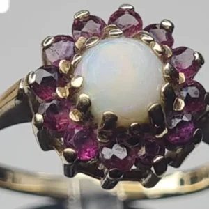 9ct yellow gold opal granet ring - Image 2