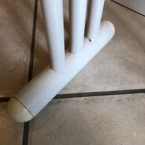Bathroom towel rail, white, self-standing metal - Image 3
