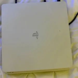 Ps4 slim 500 GB and a controller - Image 3
