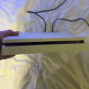 Ps4 slim 500 GB and a controller - Image 4