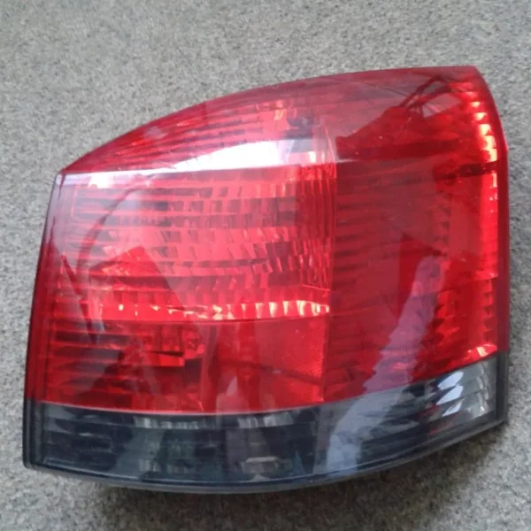 Vauxhall Signum Estate Models 2003 - 2009 Drivers Side / Off Side / Right Hand Side Rear Tail Light