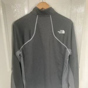 North face Quarter zip Size M - Image 3