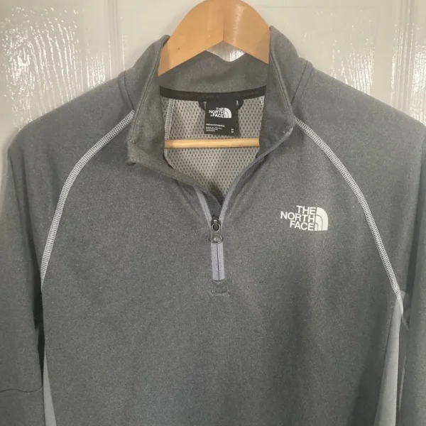 North face Quarter zip Size M