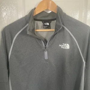 North face Quarter zip Size M
