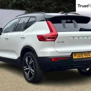 2020 Volvo XC40 Recharge PHEV R-Design 5-door estate - Image 2