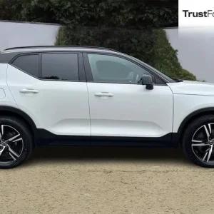 2020 Volvo XC40 Recharge PHEV R-Design 5-door estate - Image 3