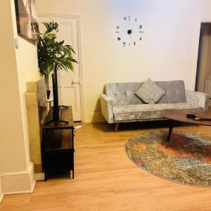 4 Bed Flat on High Street - Image 2