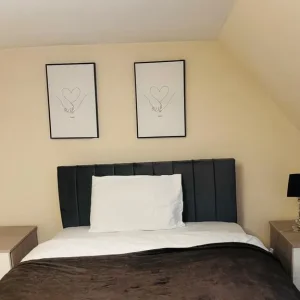 4 Bed Flat on High Street - Image 7