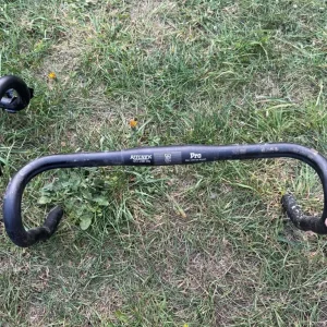 8x Road or Gravel Bike Handlebars - Image 8