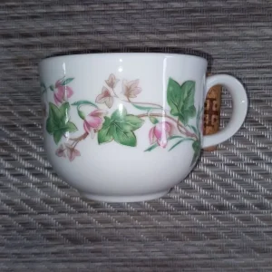 Royal Doulton Tiverton cups and saucers - Image 2
