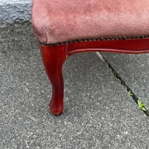 Pink button-backed chair - Image 2