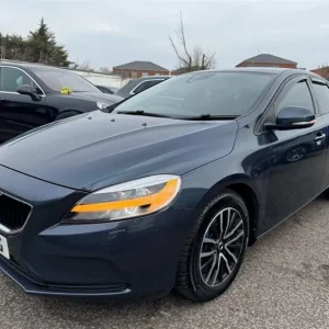 2018 Volvo V40 2.0 D2 Momentum Nav Plus Auto Diesel Hatchback - Image 2