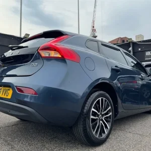 2018 Volvo V40 2.0 D2 Momentum Nav Plus Auto Diesel Hatchback - Image 6
