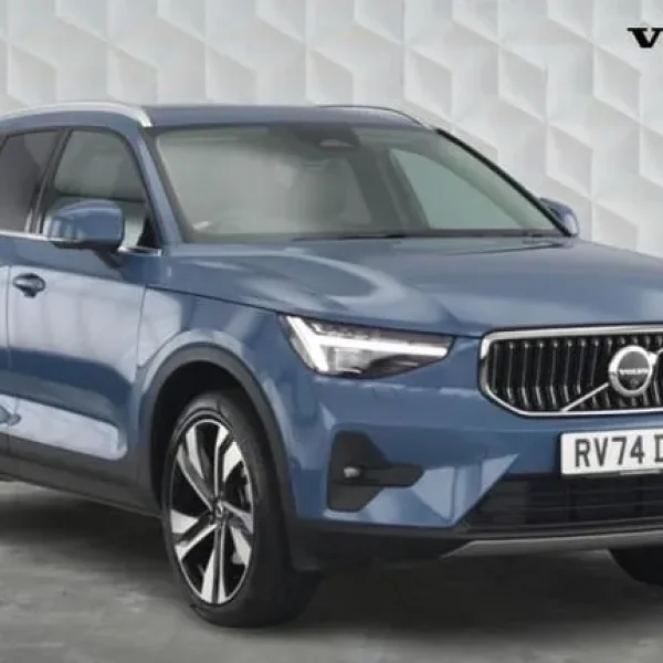 2024 Volvo XC40 Ultra B4 Mild Hybrid SUV – Bright Finish