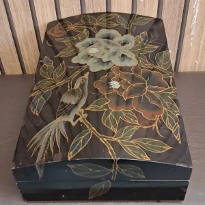Vintage Japanese Jewellery Box with Lacquered Finish and Floral Paintings - Image 2