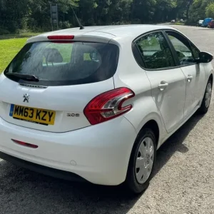 PEUGEOT 208 1.2 VTi Access+ 2014 - Image 3