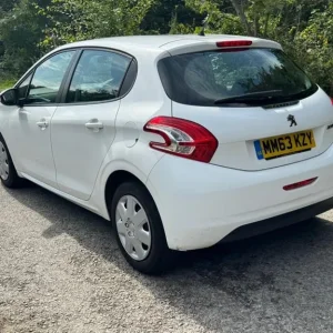 PEUGEOT 208 1.2 VTi Access+ 2014 - Image 6