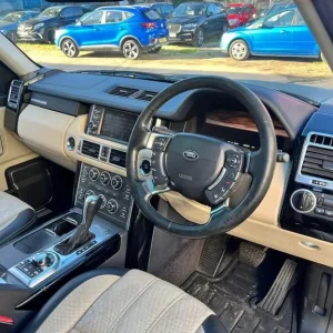 2010 Land Rover Range Rover 3.6 TDV8 Vogue 4dr Auto Estate Diesel - Image 2