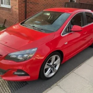 2015 Vauxhall Astra 1.6i 16V Limited Edition 5dr Hatchback – Red with Leather Interior - Image 3