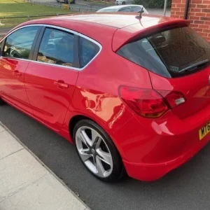 2015 Vauxhall Astra 1.6i 16V Limited Edition 5dr Hatchback – Red with Leather Interior - Image 4