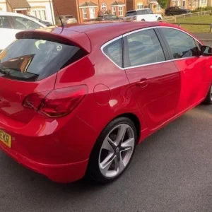 2015 Vauxhall Astra 1.6i 16V Limited Edition 5dr Hatchback – Red with Leather Interior - Image 5