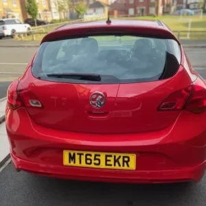 2015 Vauxhall Astra 1.6i 16V Limited Edition 5dr Hatchback – Red with Leather Interior - Image 6