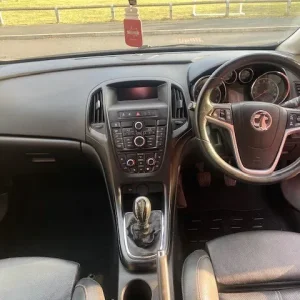 2015 Vauxhall Astra 1.6i 16V Limited Edition 5dr Hatchback – Red with Leather Interior - Image 7