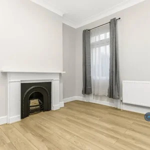 4 bedroom house in Sidney Road, Hartlepool, Tees Valley (4 bed) - Image 2