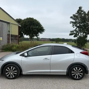 2015 Honda Civic 1.6 i-DTEC SR 5-door hatchback diesel manual - Image 2