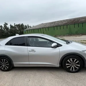 2015 Honda Civic 1.6 i-DTEC SR 5-door hatchback diesel manual - Image 5