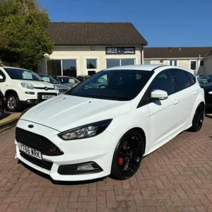 2016 Ford Focus 2.0 TDCi ST-2 Euro 6 (s/s) 5dr Hatchback Diesel Manual - Image 4