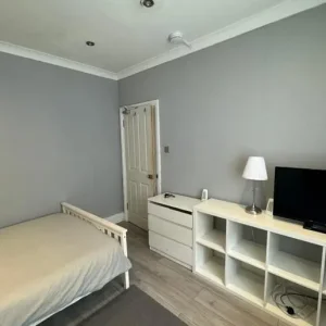 Bedroom in a shared house on Woodheyes Road, Neasden - Image 2
