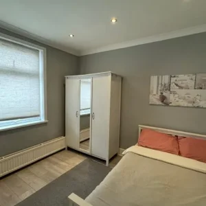 Bedroom in a shared house on Woodheyes Road, Neasden - Image 3