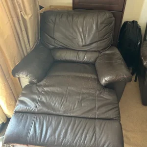 Cosy three-seater leather recliner sofa - Image 2