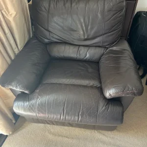 Cosy three-seater leather recliner sofa - Image 3