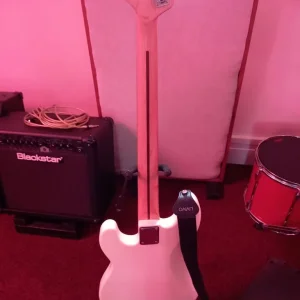 Bass guitar - Image 2