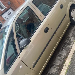 Vauxhall Meriva MPV 2009 manual 5-door - Image 2