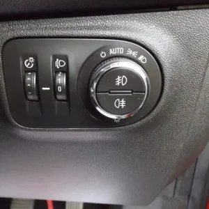 2016 Vauxhall Corsa 1.4 EcoFLEX 3-door hatchback - Image 4