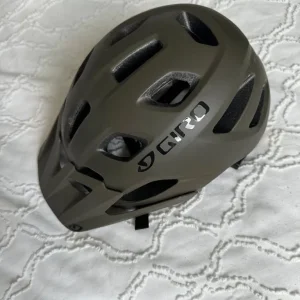 GIRO Bike Helmet - Image 3