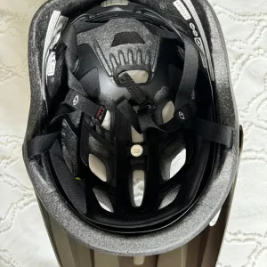GIRO Bike Helmet - Image 4