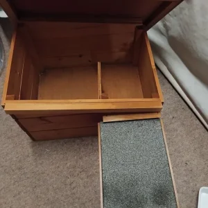 Hedgehog box with tunnel and safety divider - Image 2