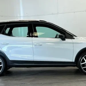 2020 SEAT Arona 1.0 TSI GPF XCELLENCE Lux SUV - Image 2