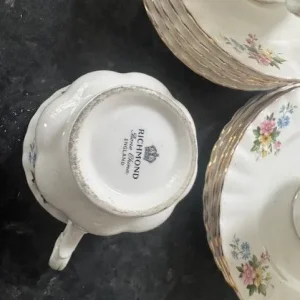 Vintage Richmond Bone China Pink Roses Set of 5 cups - 6 tea plate and 6 saucers - Image 2