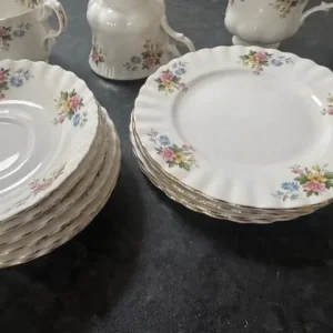 Vintage Richmond Bone China Pink Roses Set of 5 cups - 6 tea plate and 6 saucers - Image 3