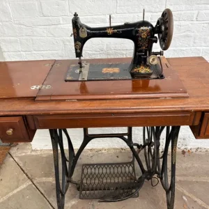 Shuttle sewing machine - Image 2