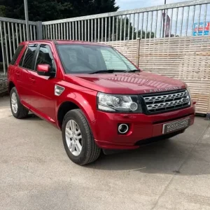 2014 Land Rover Freelander 2 2.2 TD4 XS 5-door Diesel Manual 4x4 in Metallic Red - Image 4