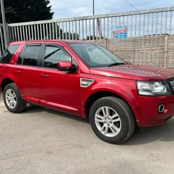 2014 Land Rover Freelander 2 2.2 TD4 XS 5-door Diesel Manual 4x4 in Metallic Red