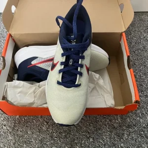 Men’s Nike trainers size 6 new in box - Image 4