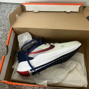 Men’s Nike trainers size 6 new in box - Image 7